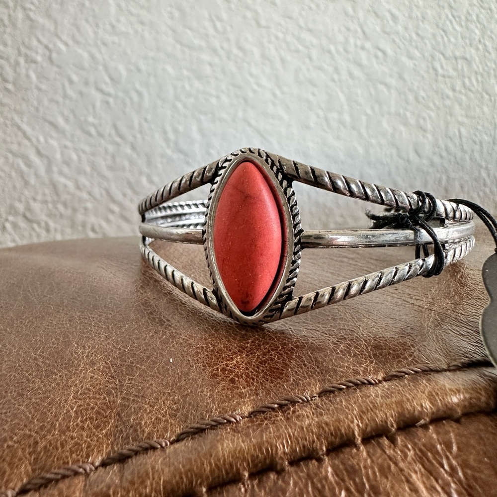 Paparazzi bracelet with coral stone